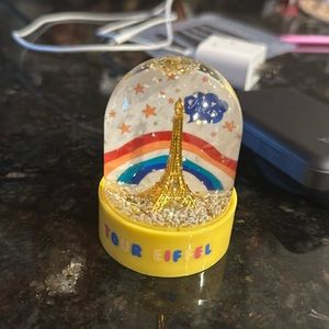 paris snowglobe